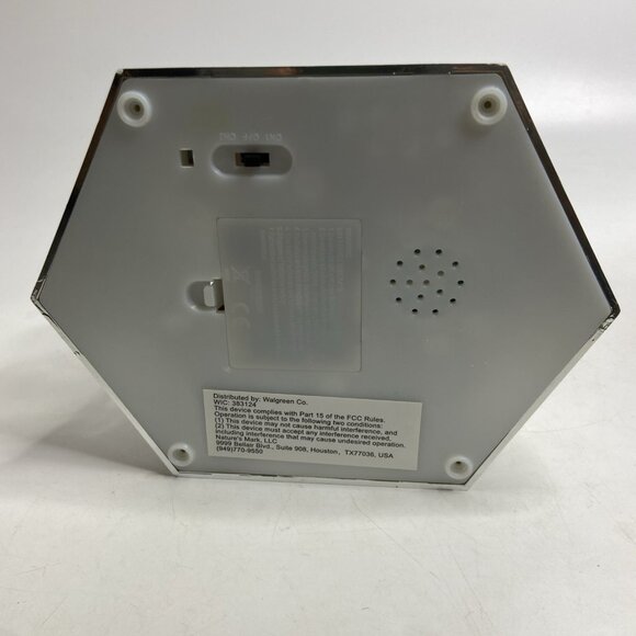 Happy Holiday Christmas Nativity Manger Light Up Musical Acrylic Plays Songs 7.7 - Picture 10 of 11